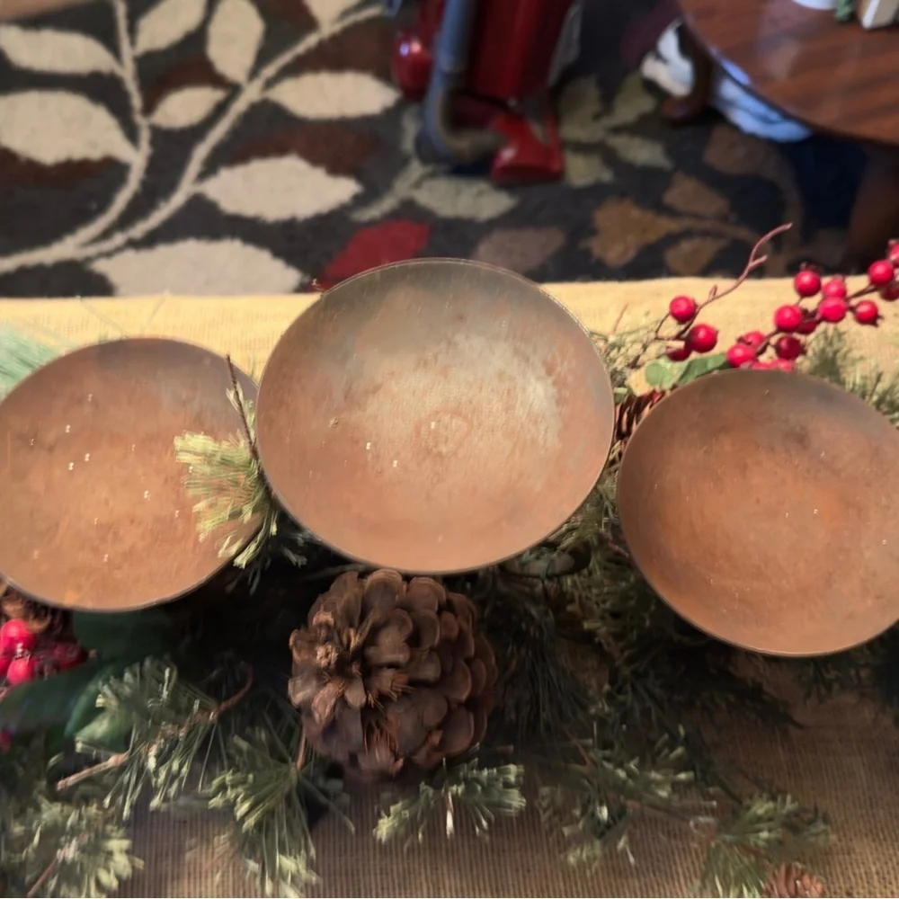 🌺𝐍𝐄𝐖-𝐑𝐮𝐬𝐭𝐢𝐜 𝐦𝐞𝐭𝐚𝐥/𝐢𝐫𝐨𝐧 Festive 𝟓 Candle Holder with Pinecones and Berries